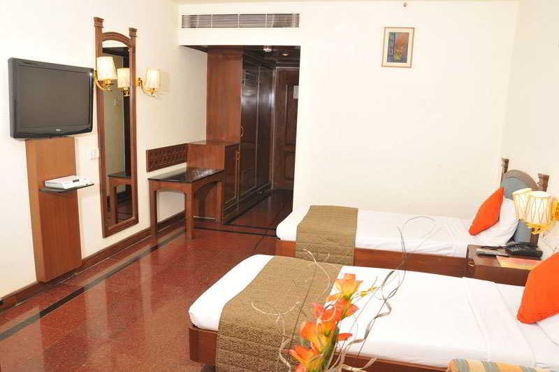 Simsan Hotel Chennai Exterior photo